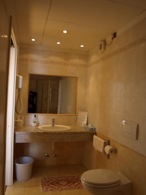 Superior Double Room Lake View,642107583:JPEG